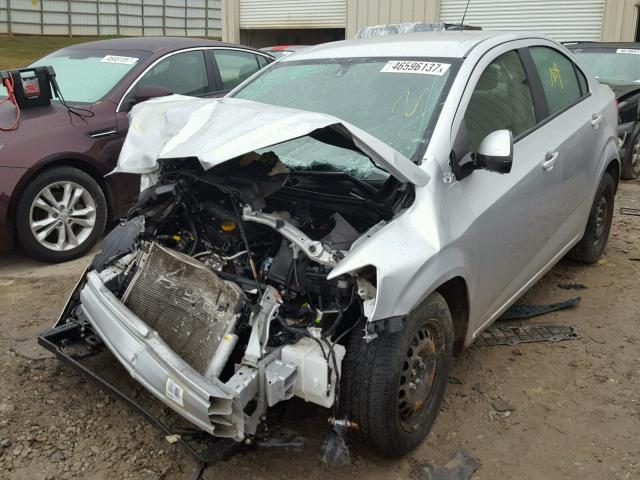 1G1JA5SH8F4196104 - 2015 CHEVROLET SONIC LS ვერცხლისფერი ფოტო 2