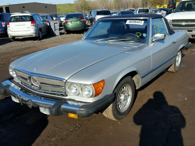 WDBBA45C3FA020471 - 1985 MERCEDES-BENZ 380 SL SILVER photo 2