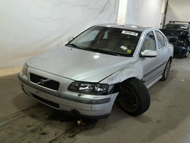 YV1RS58D712050898 - 2001 VOLVO S60 2.4T SILVER photo 2