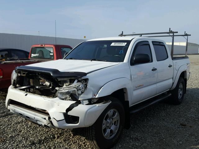 5TFJU4GN2DX044032 - 2013 TOYOTA TACOMA DOU WHITE photo 2