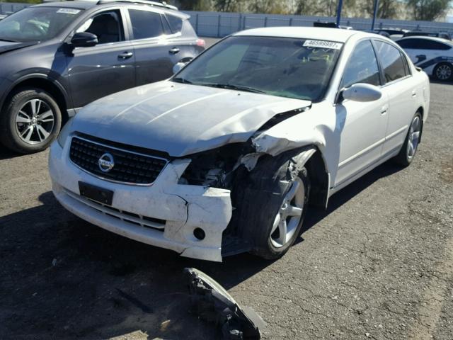 1N4BL11D25C180701 - 2005 NISSAN ALTIMA SE WHITE photo 2