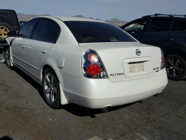 1N4BL11D25C180701 - 2005 NISSAN ALTIMA SE WHITE photo 3