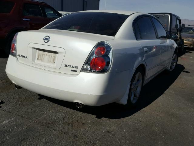 1N4BL11D25C180701 - 2005 NISSAN ALTIMA SE WHITE photo 4