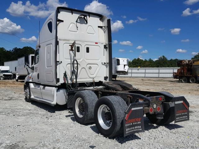 1FUJGLDR9CSBF2529 - 2012 FREIGHTLINER CASCADIA 1 WHITE photo 3