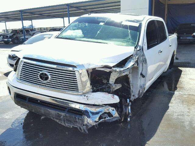 5TFHW5F10CX212424 - 2012 TOYOTA TUNDRA CRE WHITE photo 2