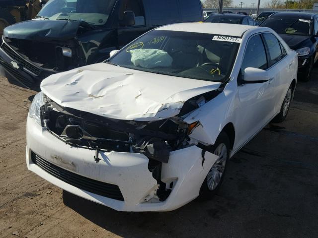 4T4BF1FK0ER438640 - 2014 TOYOTA CAMRY L WHITE photo 2