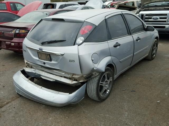 3FAFP37342R232763 - 2002 FORD FOCUS ZX5 SILVER photo 4