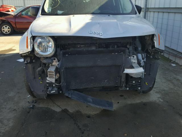 ZACCJAAT0FPB15645 - 2015 JEEP RENEGADE S SILVER photo 9