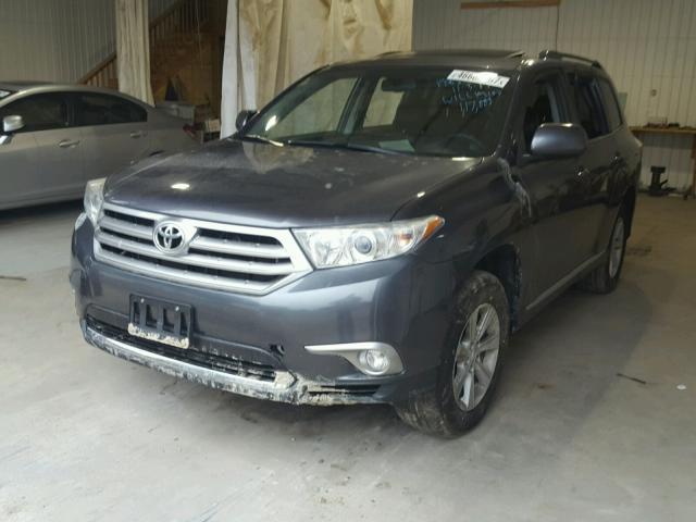 5TDBK3EH4DS224247 - 2013 TOYOTA HIGHLANDER GRAY photo 2