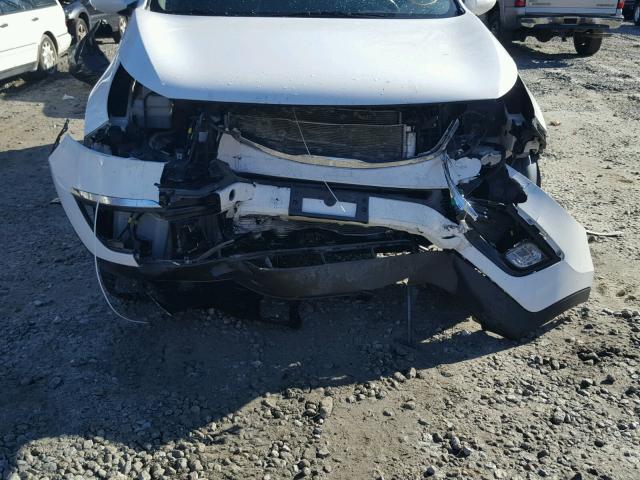 KNDPCCAC8F7701269 - 2015 KIA SPORTAGE E WHITE photo 9