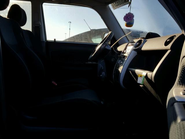 JTLKT324964071219 - 2006 TOYOTA SCION XB BLACK photo 5