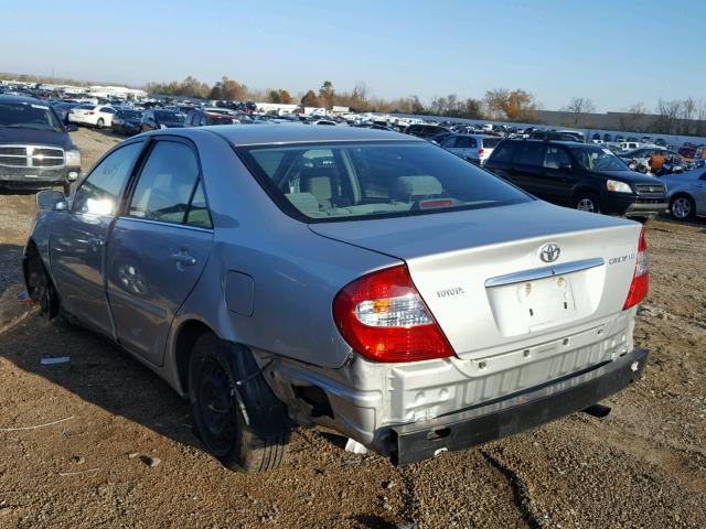 4T1BE32K34U332115 - 2004 TOYOTA CAMRY LE 银色 照片 3