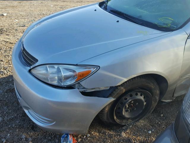 4T1BE32K34U332115 - 2004 TOYOTA CAMRY LE 银色 照片 9