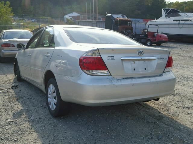 JTDBE30K363057068 - 2006 TOYOTA CAMRY LE SILVER photo 3