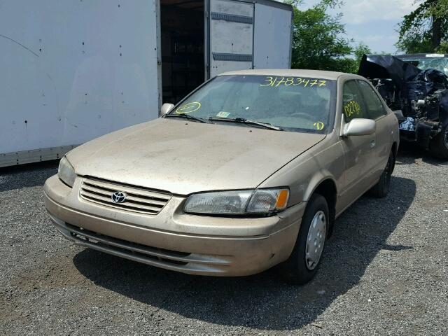 4T1BG22K7VU802958 - 1997 TOYOTA CAMRY CE GOLD photo 2