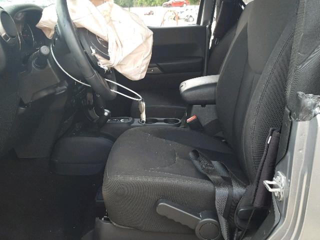 1C4AJWAG0GL322520 - 2016 JEEP WRANGLER S SILVER photo 5