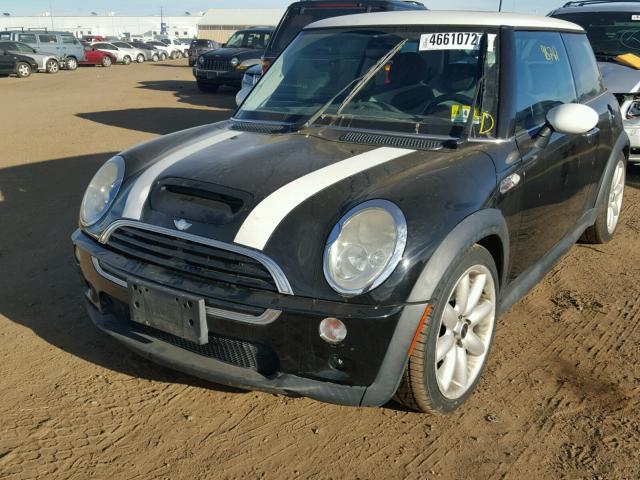 WMWRE33444TD85186 - 2004 MINI COOPER S BLACK photo 2