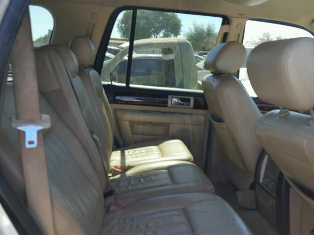 5LMFU27505LJ12582 - 2005 LINCOLN NAVIGATOR Biały zdjęcie 6