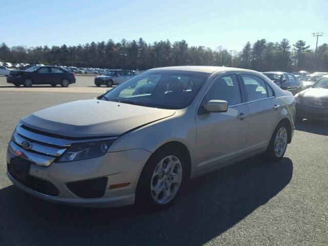 3FAHP0HA2AR102516 - 2010 FORD FUSION SE SILVER photo 2