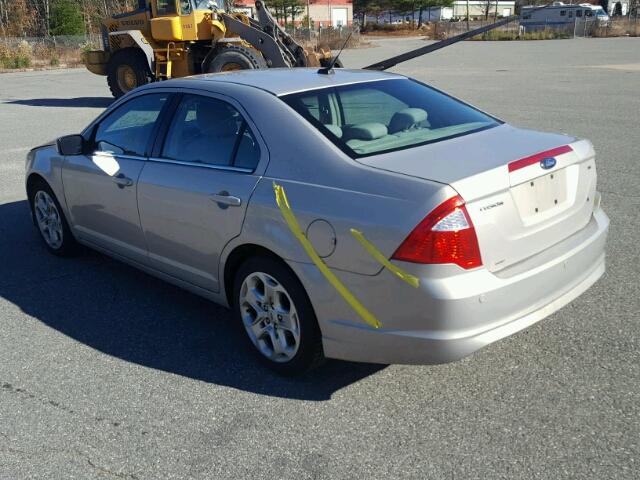 3FAHP0HA2AR102516 - 2010 FORD FUSION SE SILVER photo 3