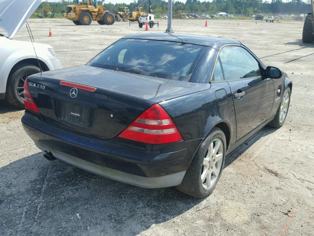 WDBKK47F0XF094858 - 1999 MERCEDES-BENZ SLK 230 KO BLACK photo 4