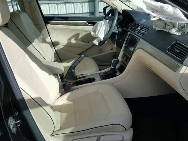 1VWBS7A30GC034417 - 2016 VOLKSWAGEN PASSAT SE BLACK photo 5