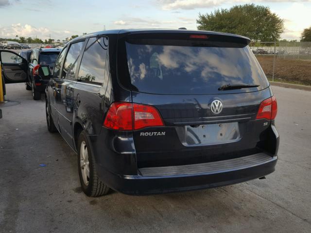 2V4RW3D18AR168783 - 2010 VOLKSWAGEN ROUTAN SE BLUE photo 3