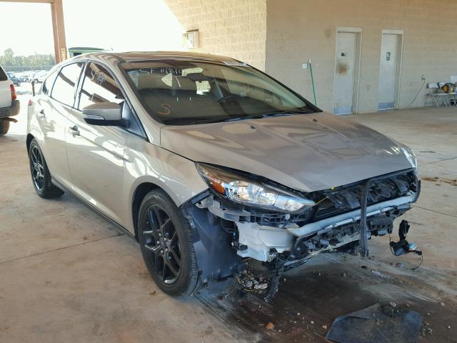 1FADP3K25GL228586 - 2016 FORD FOCUS SE SILVER photo 1