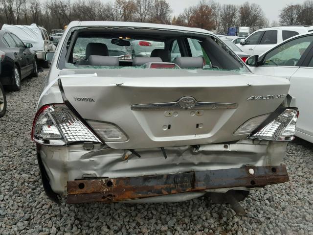 4T1BF28B1YU062323 - 2000 TOYOTA AVALON XL SILVER photo 9