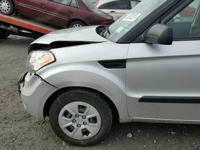 KNDJT2A10B7713229 - 2011 KIA SOUL SILVER photo 9