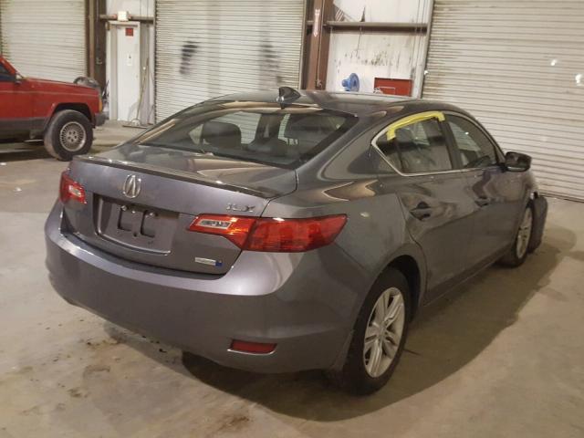 19VDE3F77DE300083 - 2013 ACURA ILX SILVER photo 4