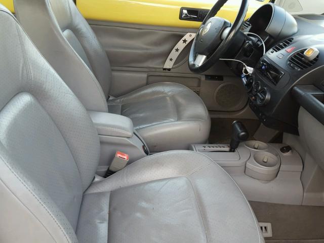 3VWCK31CX4M419975 - 2004 VOLKSWAGEN NEW BEETLE 黄色 照片 5