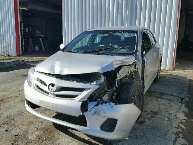 2T1BU4EE7DC932846 - 2013 TOYOTA COROLLA BA SILVER photo 2