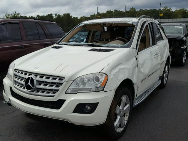 4JGBB8GB0BA707293 - 2011 MERCEDES-BENZ ML 350 4MA WHITE photo 2