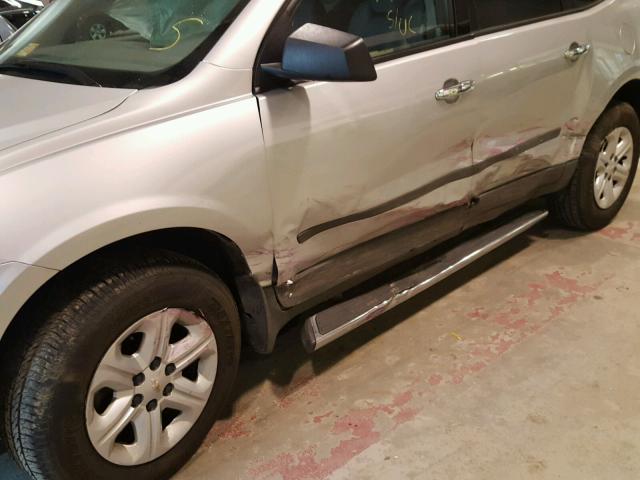 1GNKVFEDXCJ228375 - 2012 CHEVROLET TRAVERSE L SILVER photo 9