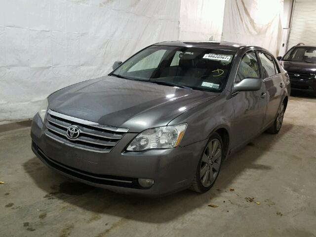 4T1BK36BX5U004436 - 2005 TOYOTA AVALON GRAY photo 2