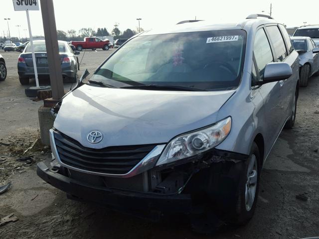 5TDKK3DC9CS208159 - 2012 TOYOTA SIENNA LE SILVER photo 2