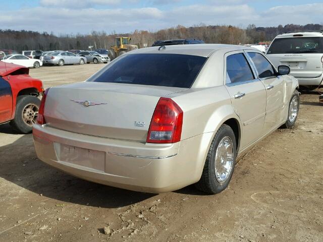 2C3JA53G05H595477 - 2005 CHRYSLER 300 TOURIN TAN photo 4