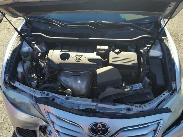 4T1BF3EK3AU082217 - 2010 TOYOTA CAMRY BASE SILVER photo 7