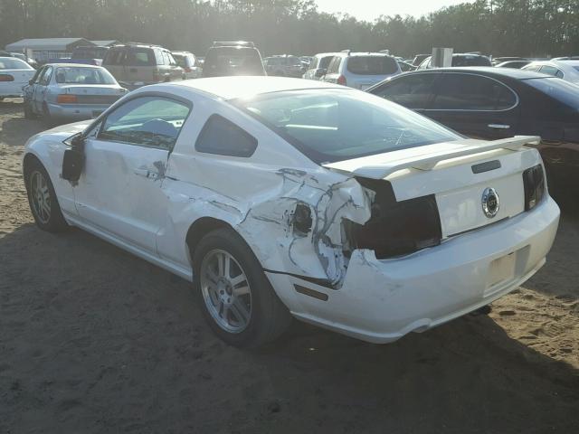 1ZVHT82H665208517 - 2006 FORD MUSTANG GT WHITE photo 3
