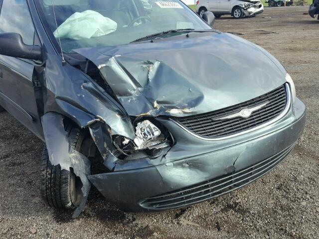 2C4GP44R14R596130 - 2004 CHRYSLER TOWN & COU GREEN photo 9