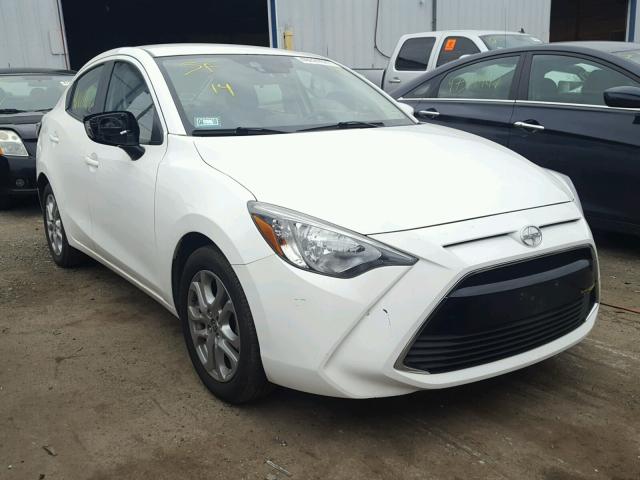 3MYDLBZV3GY104096 - 2016 TOYOTA SCION IA WHITE photo 1