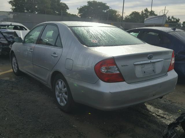 JTDBE30K620074152 - 2002 TOYOTA CAMRY LE 银色 照片 3