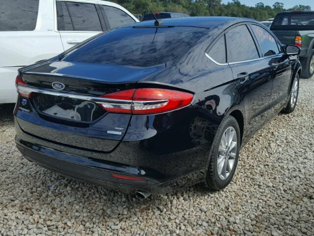 3FA6P0HD0HR311927 - 2017 FORD FUSION SE BLACK photo 4