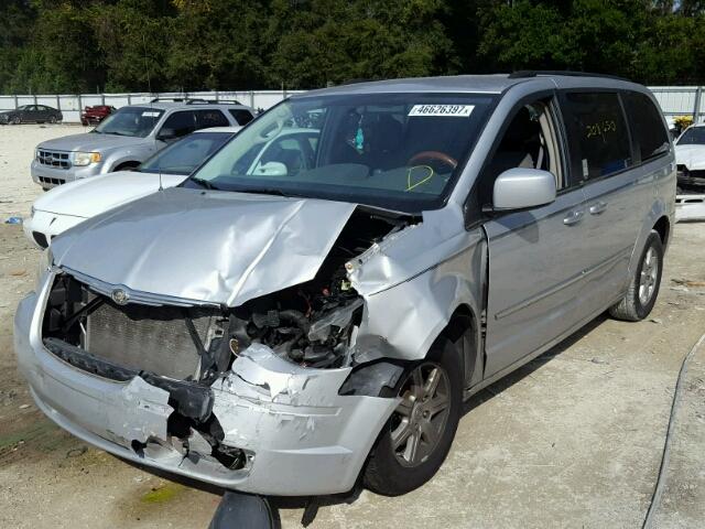 2A4RR5D11AR232380 - 2010 CHRYSLER TOWN & COU SILVER photo 2