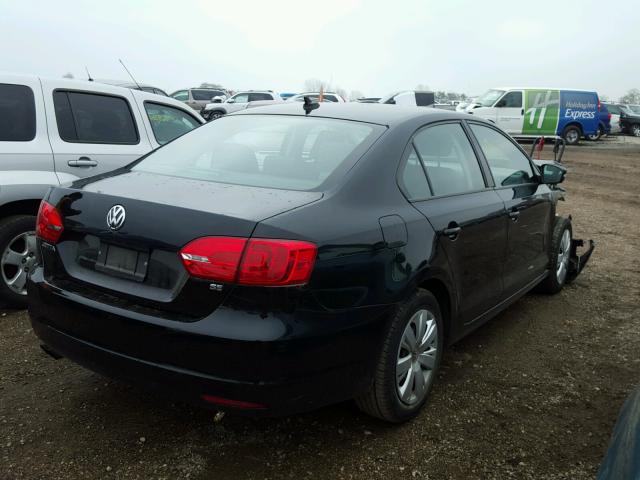 3VWD17AJ5EM406002 - 2014 VOLKSWAGEN JETTA SE BLACK photo 4