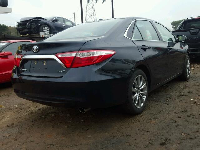 4T1BF1FK3HU763880 - 2017 TOYOTA CAMRY LE ლურჯი ფოტო 4