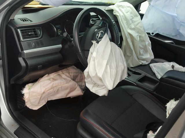 4T1BF1FK4GU136118 - 2016 TOYOTA CAMRY LE ვერცხლისფერი ფოტო 5