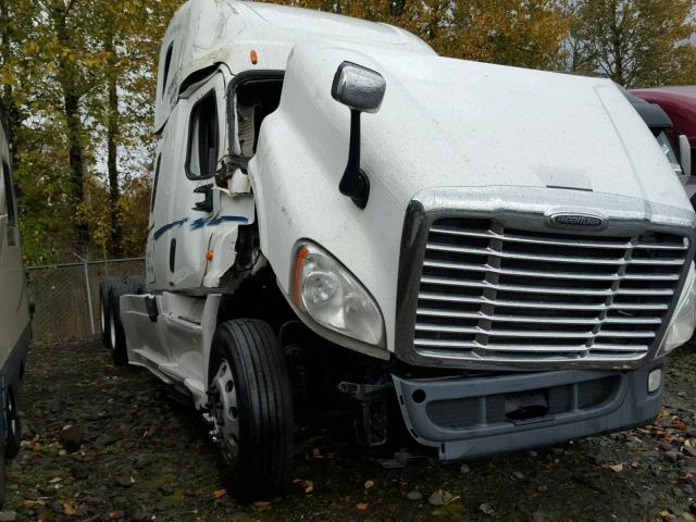 3AKJGLD54FSGD6737 - 2015 FREIGHTLINER CASCADIA 1 WHITE photo 1