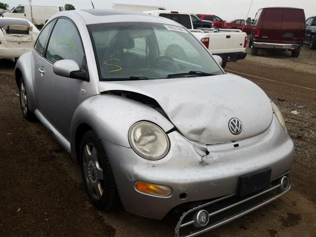 3VWDD21C31M447945 - 2001 VOLKSWAGEN NEW BEETLE 银色 照片 1